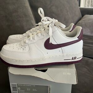 Slight used Air Force 1 women’s size 6 color while and bordeaux